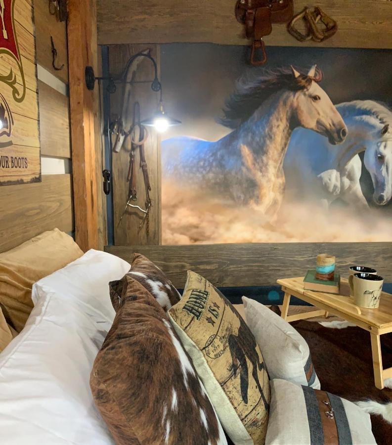 Bed and Breakfast Fox Pass Cabins Hot Springs Exterior foto