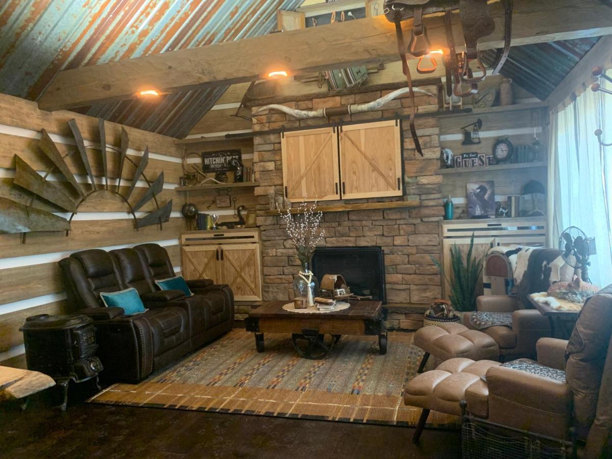 Bed and Breakfast Fox Pass Cabins Hot Springs Exterior foto