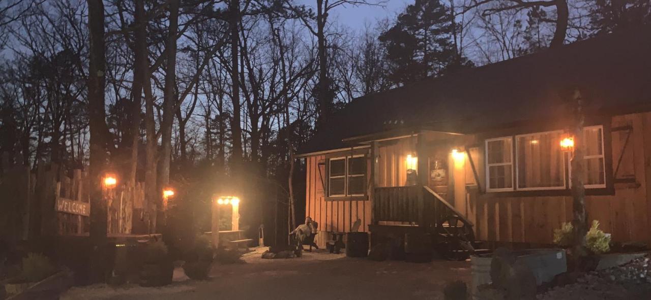 Bed and Breakfast Fox Pass Cabins Hot Springs Exterior foto