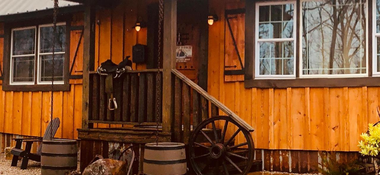 Bed and Breakfast Fox Pass Cabins Hot Springs Exterior foto