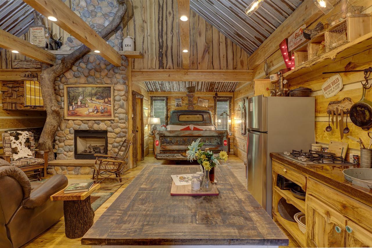 Bed and Breakfast Fox Pass Cabins Hot Springs Exterior foto