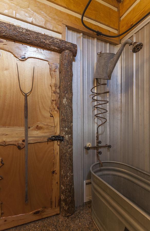 Bed and Breakfast Fox Pass Cabins Hot Springs Exterior foto