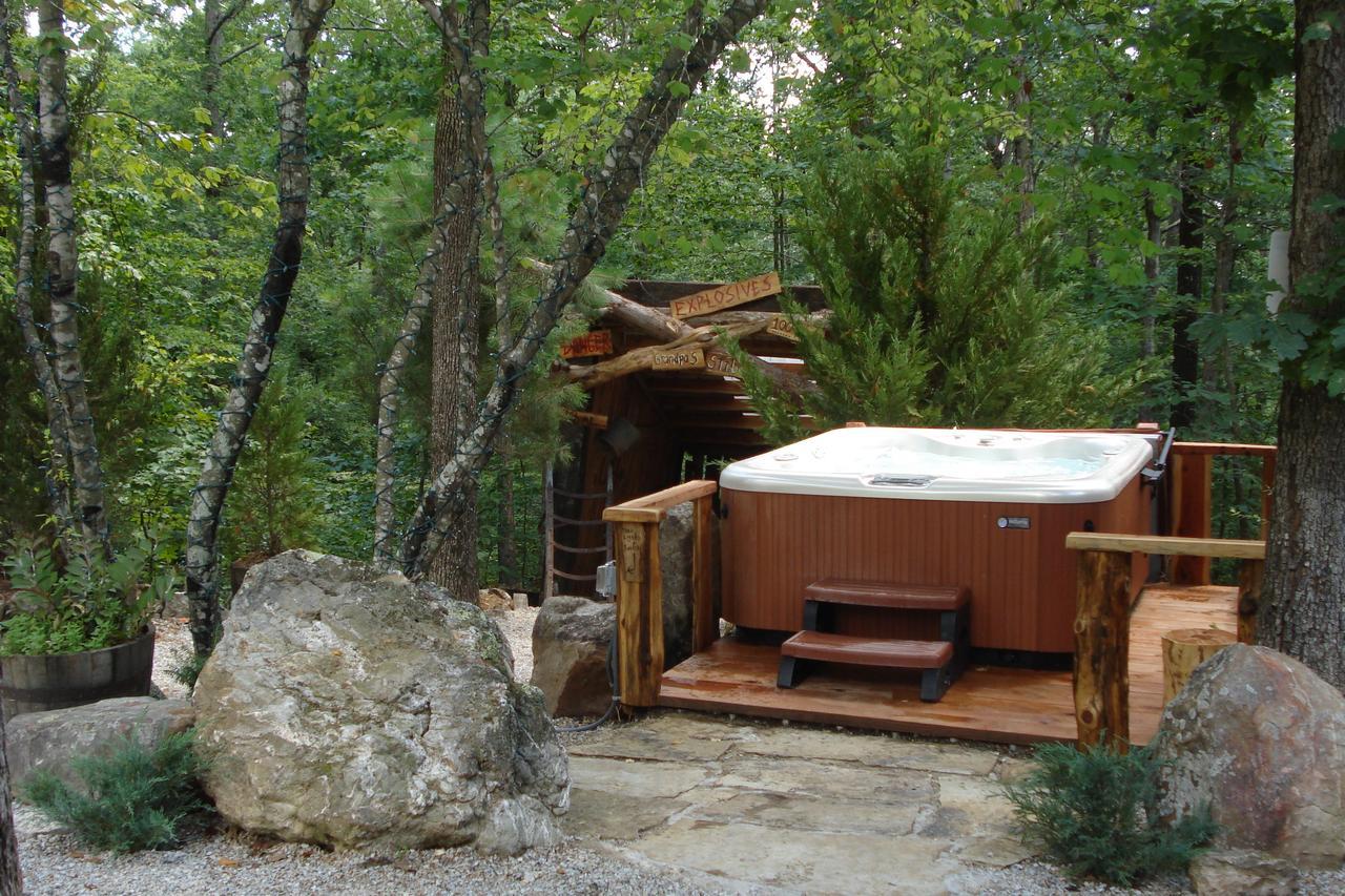 Bed and Breakfast Fox Pass Cabins Hot Springs Exterior foto