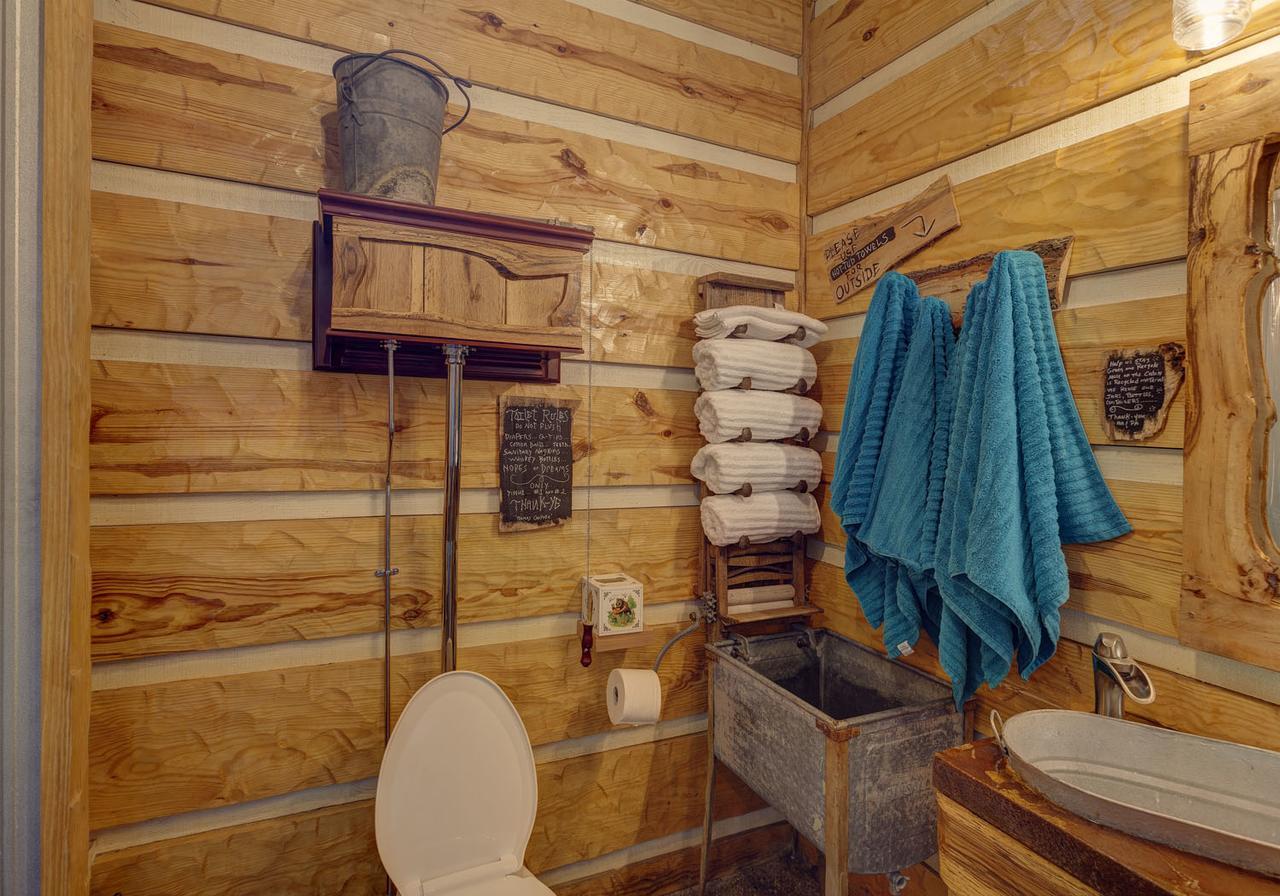 Bed and Breakfast Fox Pass Cabins Hot Springs Exterior foto