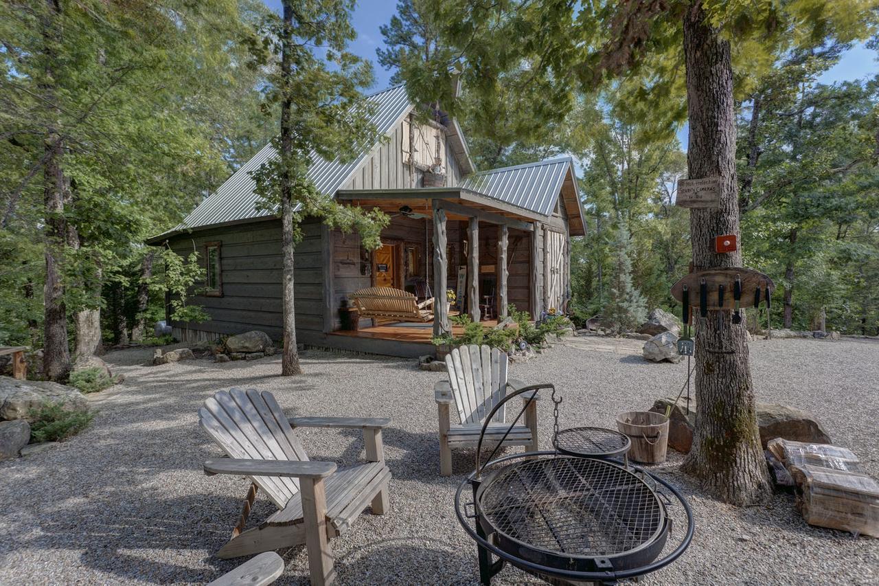 Bed and Breakfast Fox Pass Cabins Hot Springs Exterior foto