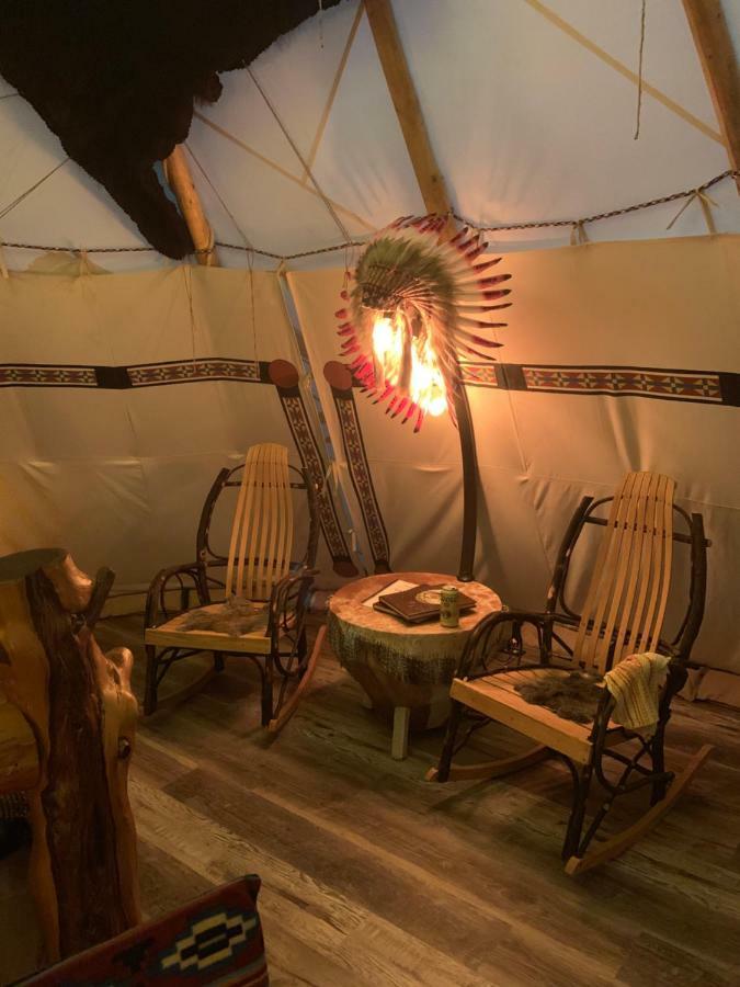 Bed and Breakfast Fox Pass Cabins Hot Springs Exterior foto